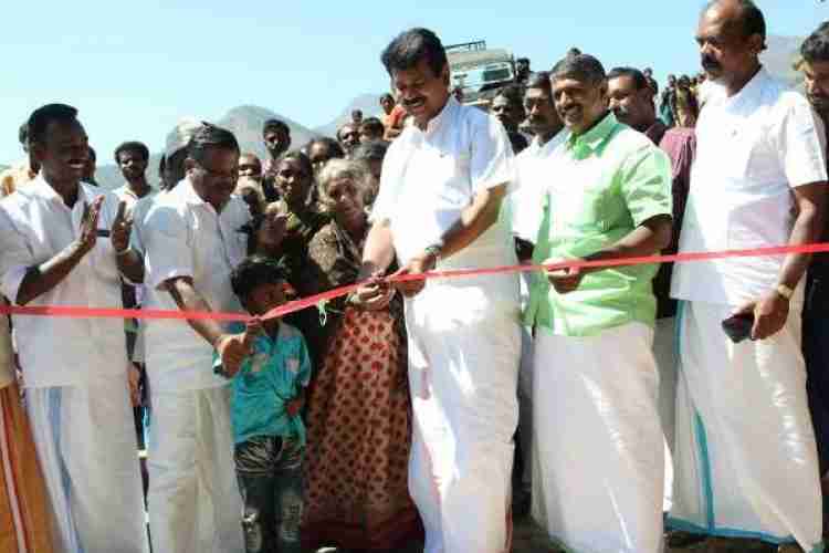 മൂന്നാര്‍ - മറയൂര്‍ റോഡ് നിര്‍മ്മാണ ഉദ്ഘാടനം ജോയിസ് ജോര്‍ജ്ജ് എം പി നിര്‍വഹിക്കുന്നു.