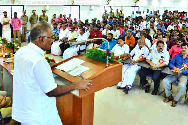 നവീകരിച്ച കണ്ണൂർ ആർ ടി യോ ഓഫീസ് മന്ത്രി എ കെ ശശീന്ദ്രൻ ഉദ്‌ഘാടനം ചെയ്യുന്നു 