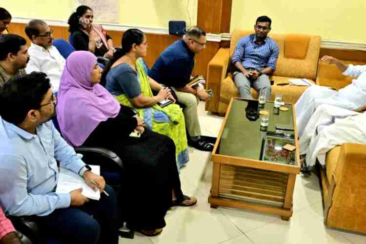 പാപ്പിനിശ്ശേരി -താഴെചൊവ്വ ദേശീയപാതയിലെ അറ്റകുറ്റപ്പണിയുമായി ബന്ധപ്പെട്ട് മന്ത്രി രാമചന്ദ്രൻ കടന്നപ്പള്ളിയുടെ അധ്യക്ഷതയിൽ കലക്ടറേറ്റിൽ ചേർന്ന യേഗം