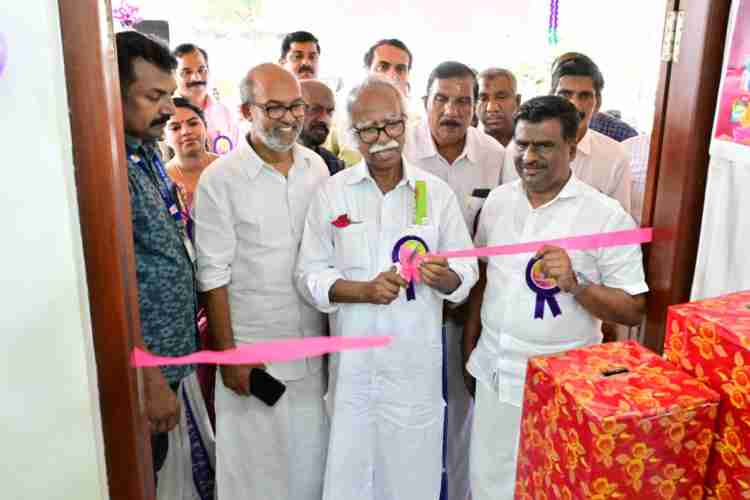 സപ്ലൈകോ ഓണം ഫെയര്‍ കണ്ണൂര്‍ ജില്ലാതല  ഉദ്ഘാടനം താലൂക്ക് കോണ്‍ഫറന്‍സ് ഹാളില്‍ മന്ത്രി രാമചന്ദ്രന്‍ കടന്നപ്പള്ളി നിര്‍വഹിക്കുന്നു