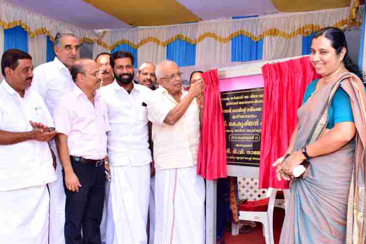 സുല്‍ത്താന്‍ കനാലിന്റെ നവീകരണ പ്രവൃത്തി  ജലവിഭവ വകുപ്പ് മന്ത്രി  കെ കൃഷ്ണന്‍കുട്ടി ഉദ്ഘാടനം ചെയ്യുന്നു