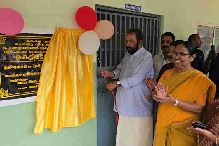 പടിയൂർ ഗവ. ഹയർ സെക്കൻഡറി സ്കൂൾ പുതിയ ഹയർ സെക്കൻഡറി ബ്ലോക്ക്‌ പൊതു വിദ്യാഭ്യാസ വകുപ്പ് മന്ത്രി വി ശിവൻകുട്ടി  ഉദ്ഘാടനം ചെയ്യുന്നു