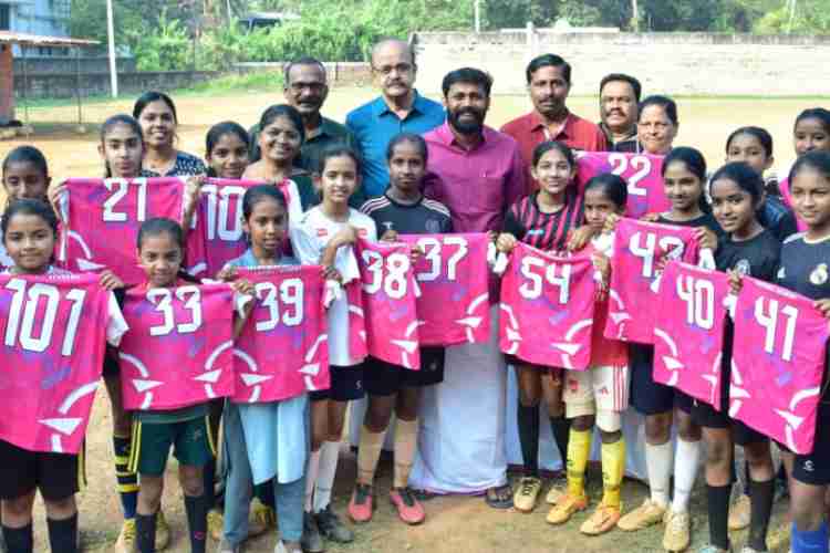 കല്ല്യാശ്ശേരി മണ്ഡലത്തിൽ പിങ്ക് ഫുട്ബോൾ അക്കാദമി ഉദ്ഘാടനം ചെയ്തു  