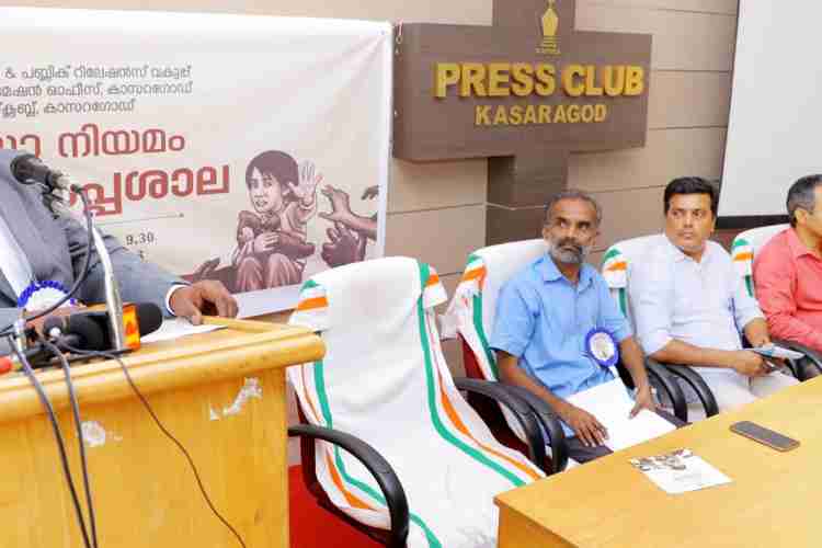 പ്രസ് ക്ലബില്‍ ഇന്‍ഫര്‍മേഷന്‍ ആന്റ് പബ്ലിക് റിലേഷന്‍സ് വകുപ്പ് കാസര്‍കോട് പ്രസ് ക്ലബിന്റെ സഹകരണത്തോടെ നടത്തിയ പോക്‌സോ മാധ്യമ ശില്പശാല ജില്ല ആന്റ് സെഷന്‍സ് ജഡ്ജി പി.എസ് ശശികുമാര്‍  ഉദ്ഘാടനം  ചെയ്യുന്നു.