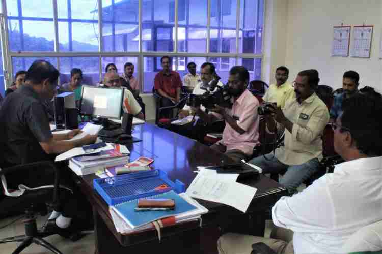  പത്രസമ്മേളനത്തില്‍ ജില്ലാകലക്ടര്‍