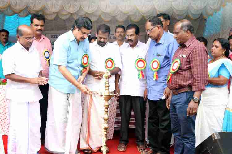 വടുവന്‍ചാല്‍ ഗവണ്‍മെന്റ് ഹയര്‍സെക്കന്‍ഡറി സ്‌കൂള്‍ കെട്ടിടത്തിന്റെ ഉദ്ഘാടനം വിദ്യാഭ്യാസ വകുപ്പുമന്ത്രി സി.രവീന്ദ്രനാഥ് നിര്‍വഹിക്കുന്നു