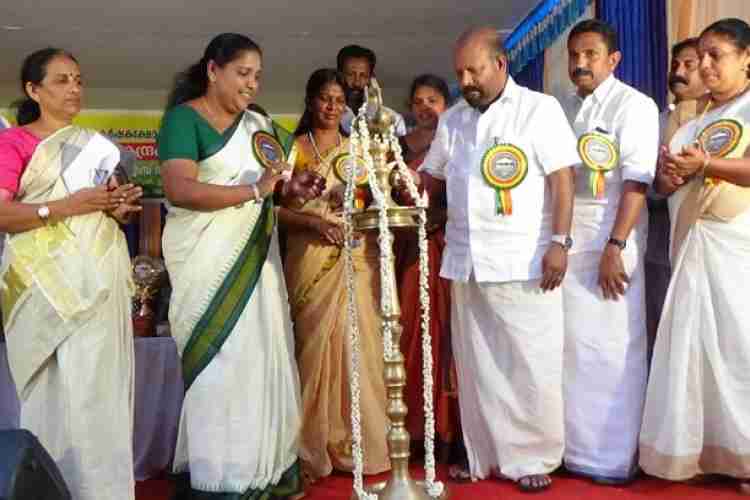 വണ്ടിപ്പെരിയാര്‍ കൃഷിഫാമില്‍ നിര്‍മ്മിക്കുന്ന പദ്ധതിയുടെ ആദ്യഘട്ട ഉദ്ഘാടനം വി.എസ് സുനില്‍കുമാര്‍ നിര്‍വ്വഹിക്കുന്നു. 