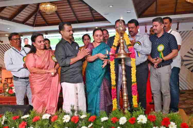 ദേശീയ ആയുർവേദ ദിനാചരണത്തിന്റെ സംസ്ഥാനതല ഉദ്ഘാടനം ആരോഗ്യ വകുപ്പ് മന്ത്രി വീണ ജോർജ് തിരുവനന്തപുരത്ത് നിർവഹിക്കുന്നു
