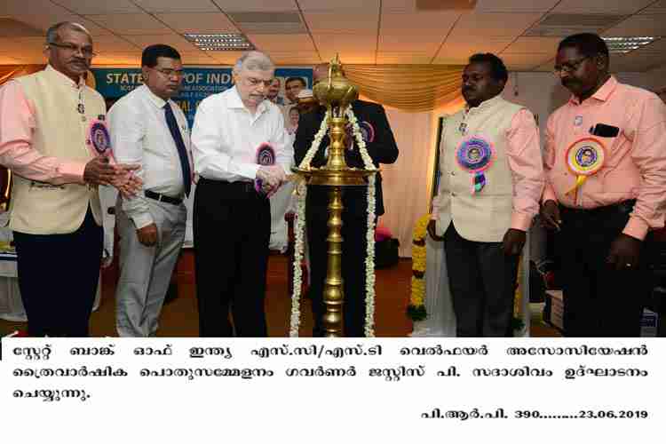 Kerala University VC Dr. Mahadevan Pillai hands over the publication on Digital garden at Raj Bhavan to Governor P. Sathasivam