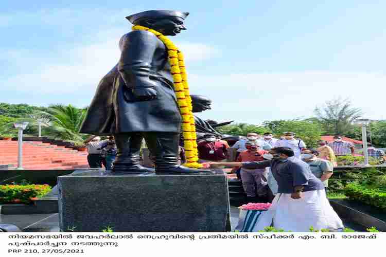 Speaker MB Rajesh pays floral tribute to Nehru's statue